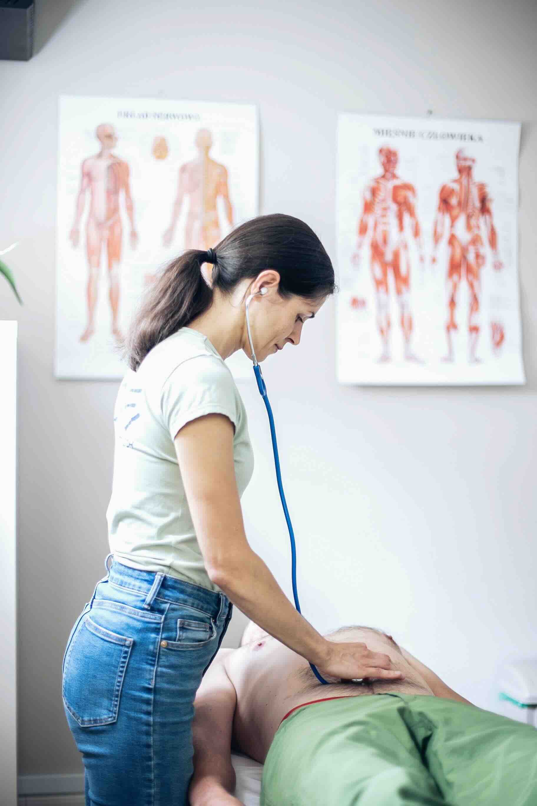 Basia z pacjentem podczas zabiegu terapeutycznego