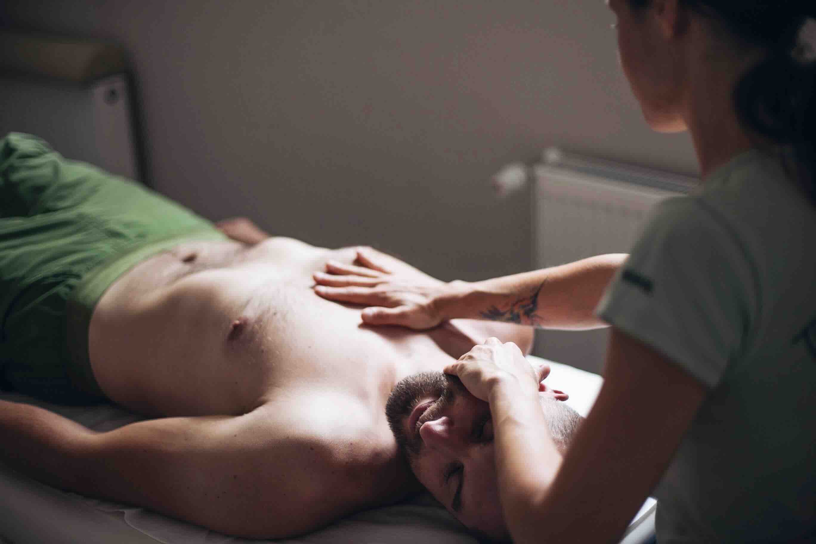 Basia z pacjentem podczas zabiegu terapeutycznego